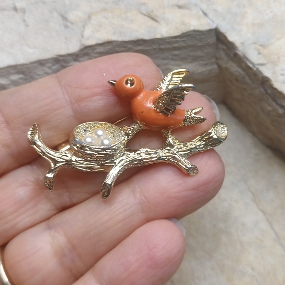 Vintage Brooch Gold tone orange bird on a branch with egg nest - Picture 7 of 8